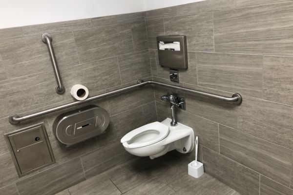 bathroom042D454F1B-2A69-C9A9-5527-F162F3B34528.jpg